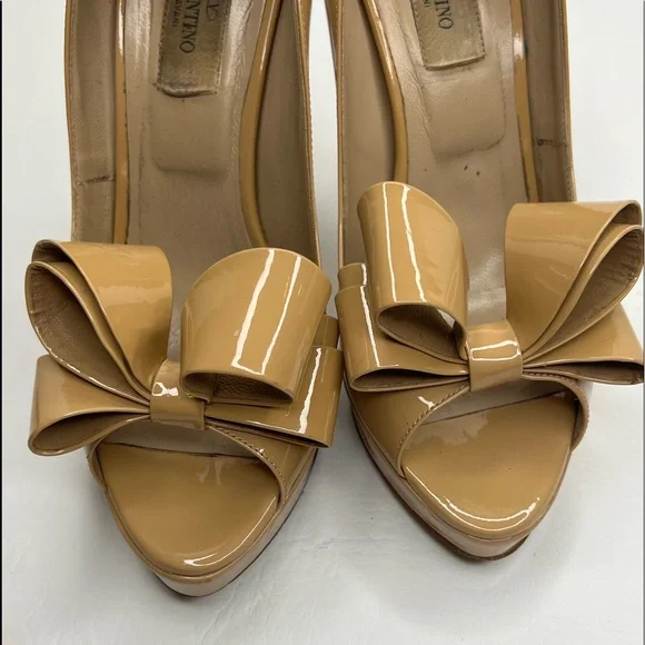Valentino Garavani bow Nude patent platform pumps Size 37/ 7 EXCELLENT - Picture 8 of 9